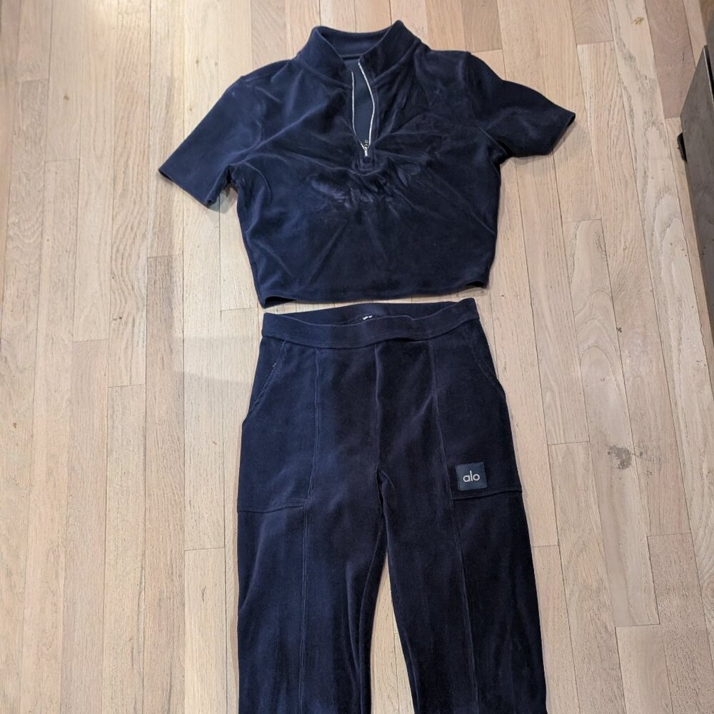 Alo Yoga Micro Corduroy High Waist Winter Break Flare and Mock Neck Top Navy M